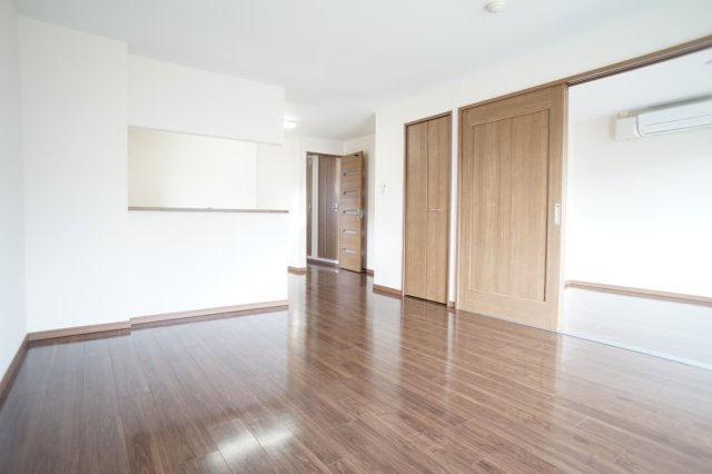 サニーイースト生駒の居間・リビング