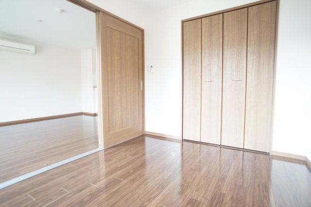 サニーイースト生駒の洋室