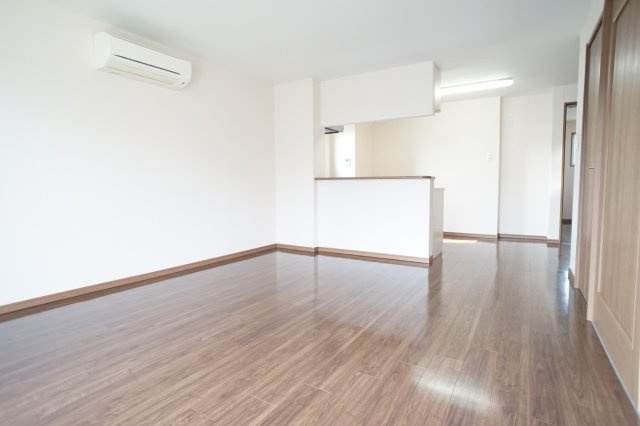 サニーイースト生駒の居間・リビング