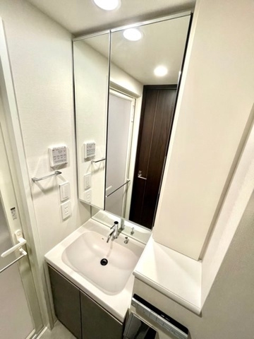新品家具付きマンション佐賀6(KaGood東京)の独立洗面台