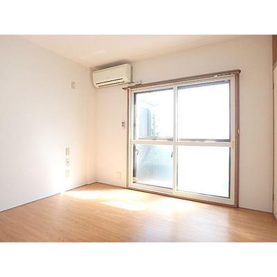 【居間・リビング】 | ビラージ榎本 | 居間です