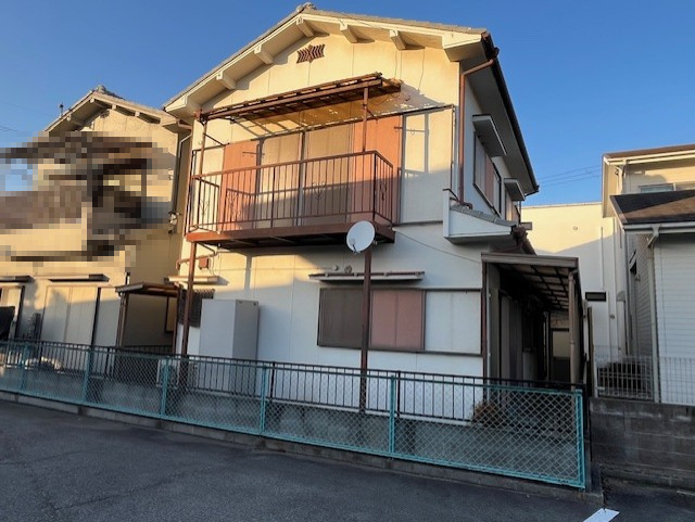 加古川市加古川町稲屋の外観|【加古川市加古川町稲屋】
南西向きバルコニー付き、2階建「5DK」の住まい。食器洗乾燥機や温水洗浄便座など、暮らしをサポートする設備が搭載されています。