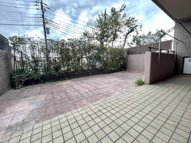 クリオ市ヶ尾弐番館の庭