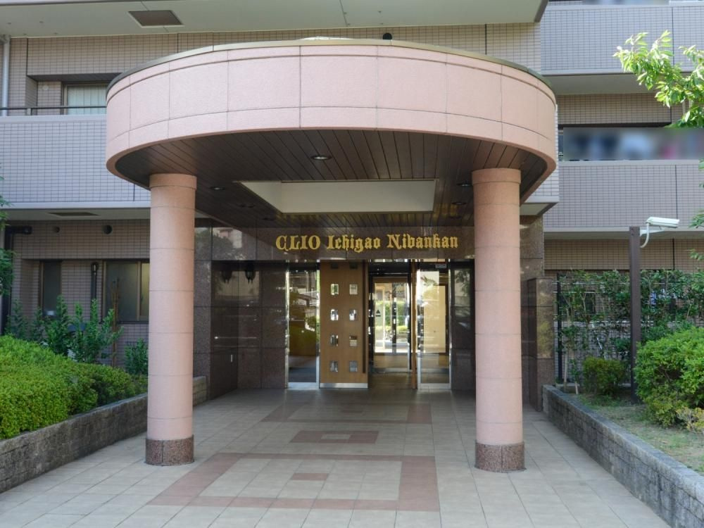 クリオ市ヶ尾弐番館のエントランス