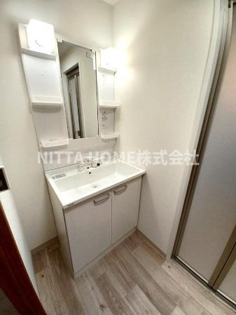 Ｉ＆Ｉマンションの洗面所|シャワー付きの洗面化粧台もありますよ◎