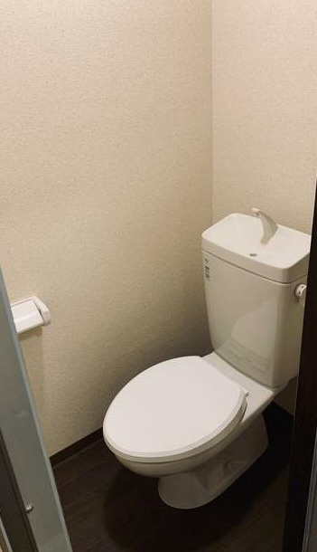 京都市下京区西側町の一戸建てのトイレ