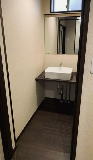 京都市下京区西側町の一戸建ての独立洗面台