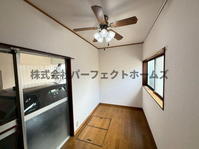 私市2丁目戸建　賃貸の洋室|きれいな洋室です