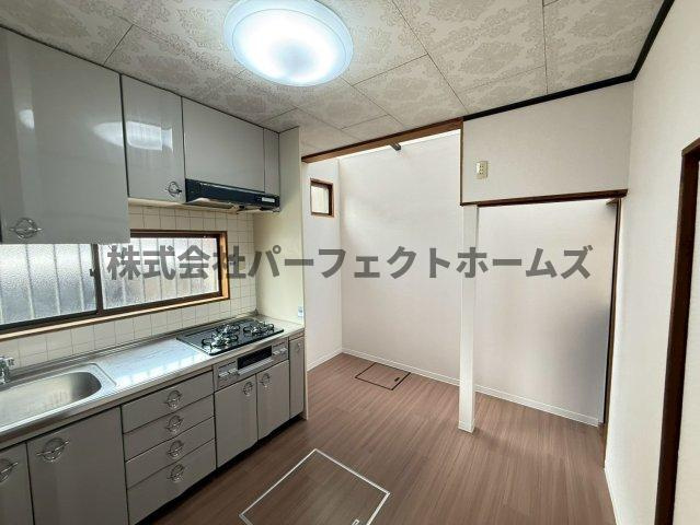 私市2丁目戸建　賃貸のキッチン|ダイニングキッチンです