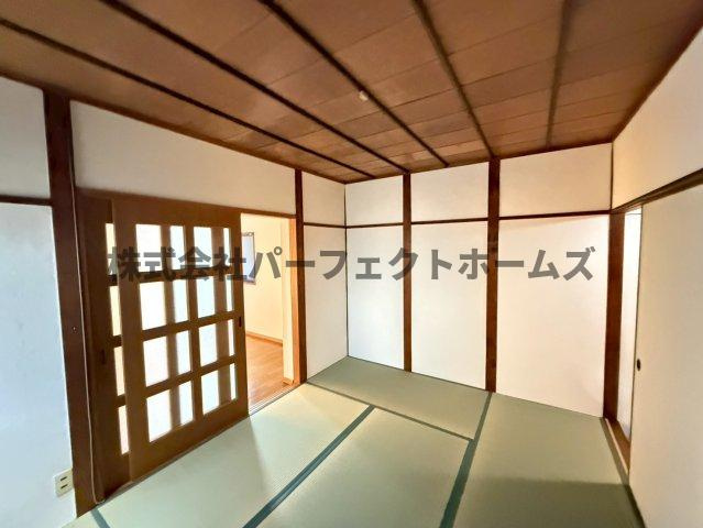 私市2丁目戸建　賃貸の和室|い草の香りが落ち着く素敵な和室です