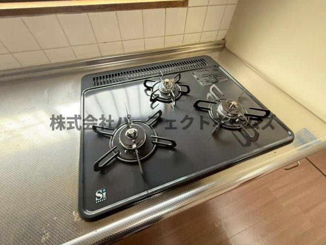 私市2丁目戸建　賃貸のキッチン|キッチンでお料理をお楽しみください