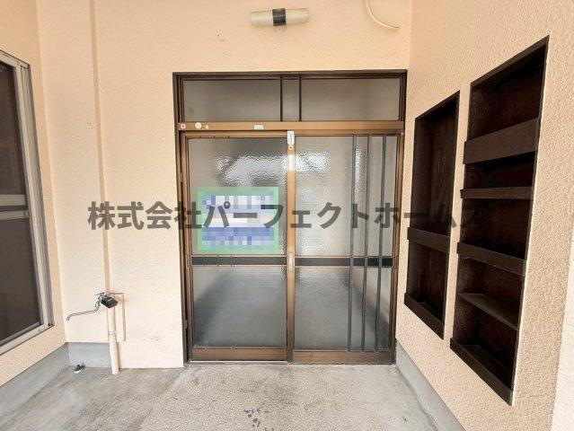 私市2丁目戸建　賃貸の玄関|玄関です