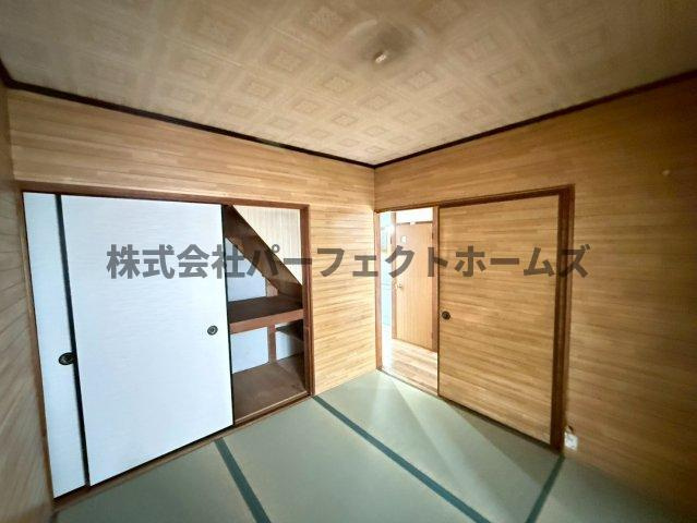 私市2丁目戸建　賃貸の和室|和室があれば、来客や子供用のスペースとして活躍します