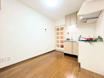 【キッチン】 | セザール青葉台 | ◆デザイン性と機能性を兼ね備えたキッチンです。リビングスペースとの一体感が生まれ、広々空間を演出してくれます。