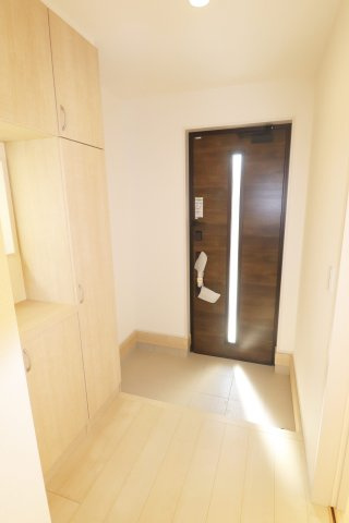 郡山市町東2丁目　　　2号棟　　　富田小学校、富田中学区　の玄関