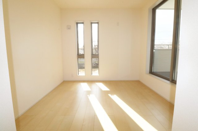 郡山市町東2丁目　　　2号棟　　　富田小学校、富田中学区　の洋室