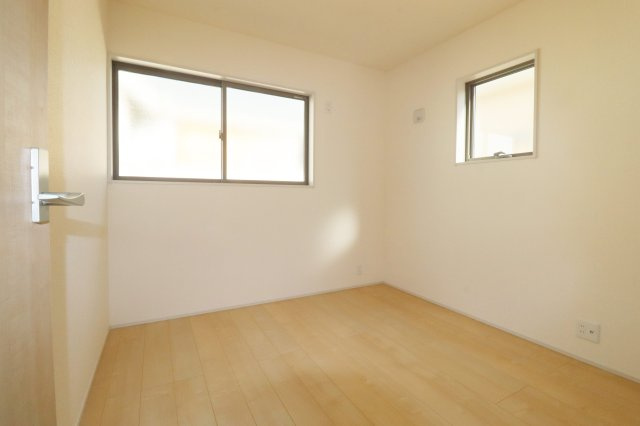 郡山市町東2丁目　　　2号棟　　　富田小学校、富田中学区　の洋室