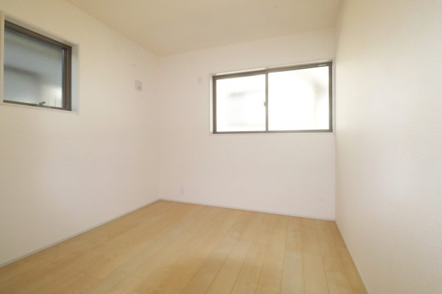 郡山市町東2丁目　　　2号棟　　　富田小学校、富田中学区　の洋室