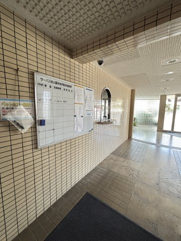 サーパス桂公園のエントランス