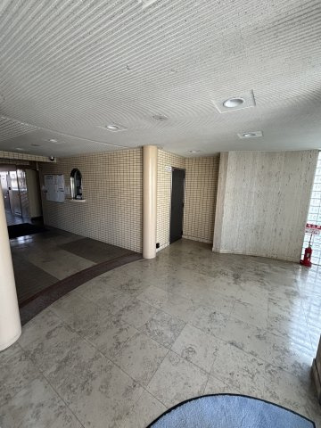 サーパス桂公園のエントランス