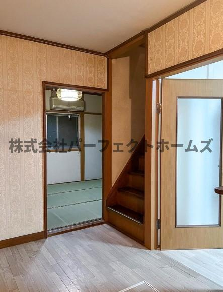 山之上1丁目戸建　賃貸の内装|明るい色調の室内です