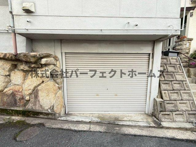 山之上1丁目戸建　賃貸の駐車場|駐車場があるので、車を買う予定の方も安心です