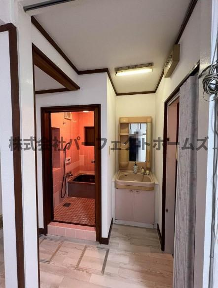 山之上1丁目戸建　賃貸の洗面所|忙しい朝には欠かせない洗面所です