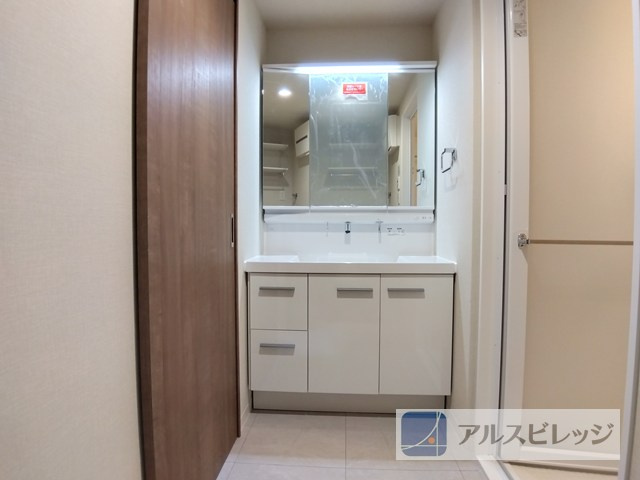 兼六ハイム東久留米の独立洗面台|収納豊富な洗面化粧台