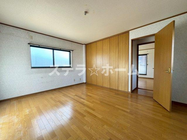 諸口1　中古戸建の洋室|落ち着いた色調の洋室です