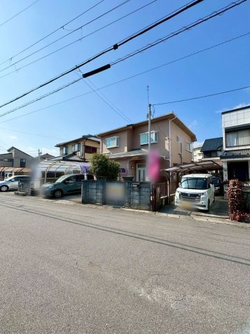 守山市古高町　中古戸建ての前面道路含む現地写真