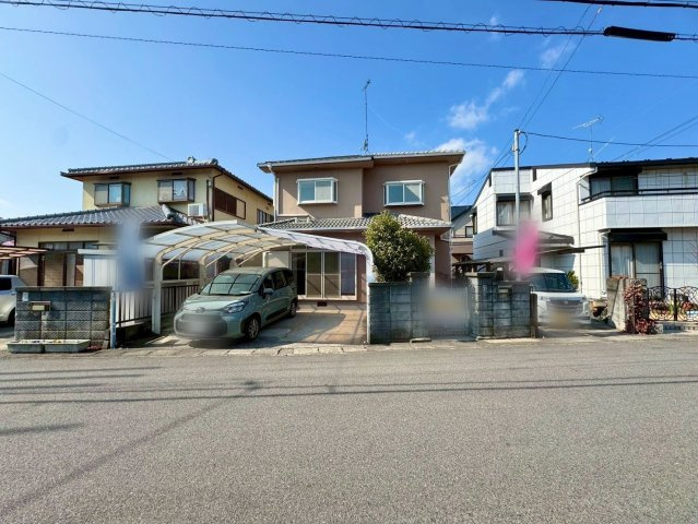 守山市古高町　中古戸建ての前面道路含む現地写真