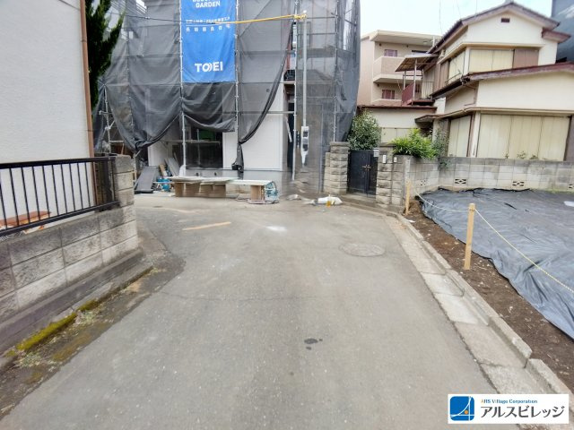 新築／入間郡三芳町藤久保　全１棟の前面道路含む現地写真