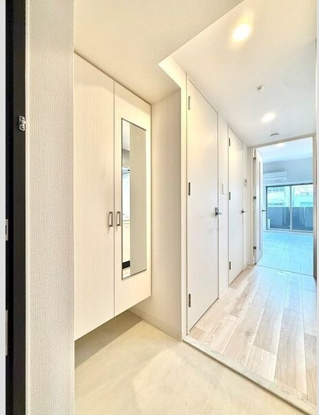 エスリード栄ル・クールの玄関