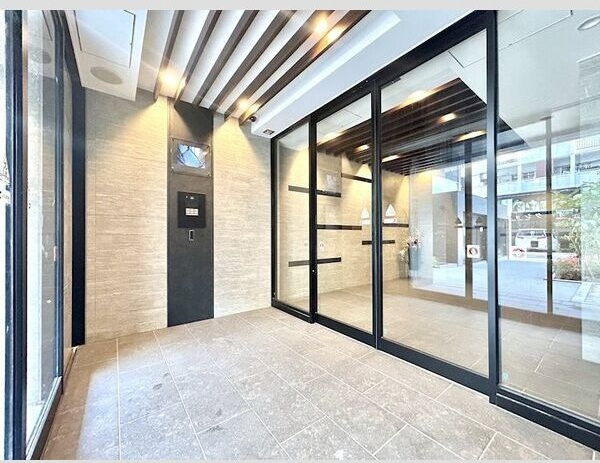 エスリード栄ル・クールのエントランス