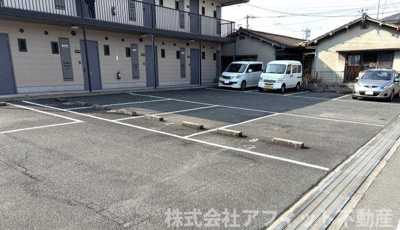 【駐車場】 | ロイヤル南手城