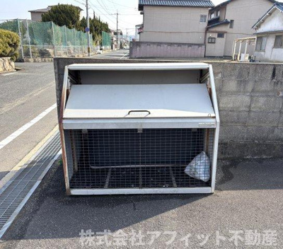 【その他】 | ロイヤル南手城 | 敷地内ゴミ置き場