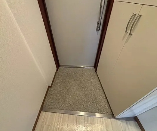 KAMITANI Ⅲ BLDの玄関