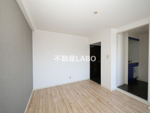 アネシオン平野の洋室