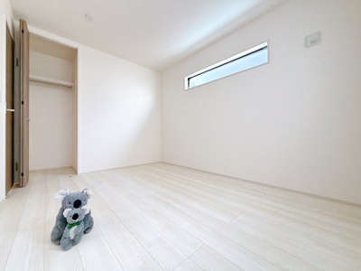 【洋室】 | 高崎市塚田町　新築住宅 | 広さはお子様の勉強部屋にも適した広さ！
勉強机や本棚などの家具を置いてもフリースペースも確保することができます。