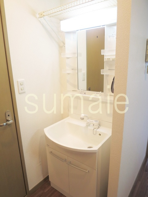 ギャラリー２１３３の洗面所|明るい洗面所です！