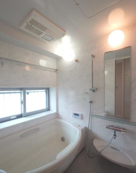 サーパス御殿前通り弐番館の浴室