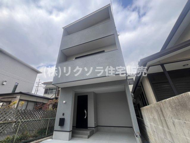 東倉治4丁目　新築一戸建ての外観|新しい生活にいかがでしょうか？外観はお住まいの顔になります。こだわりたいポイントですね。外壁塗装や屋根塗装のご相談も承っております。
■現地内覧・資金計画相談・住宅ローン相談もお問合せ受付中■