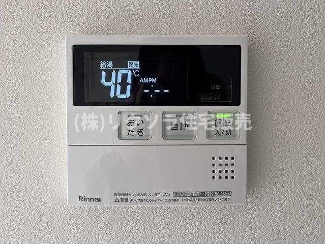 東倉治4丁目　新築一戸建ての発電・温水設備|給湯器パネル　オートバス・追い焚き機能付き
■物件内覧・資金計画相談・住宅ローン相談、リフォーム相談、お問合せ受付中■
※当日・翌日のご内覧、ご相談はお電話でのお問合せがスムーズです！