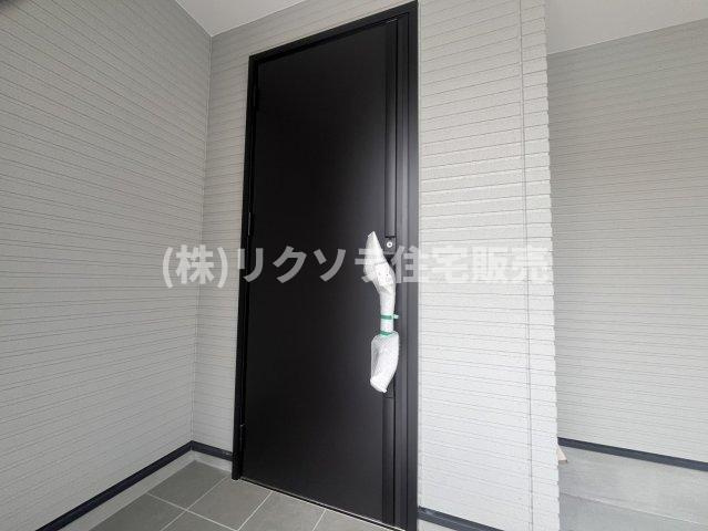 東倉治4丁目　新築一戸建ての玄関|■物件内覧・資金計画相談・住宅ローン相談、リフォーム相談、お問合せ受付中■
※当日・翌日のご内覧、ご相談はお電話でのお問合せがスムーズです！