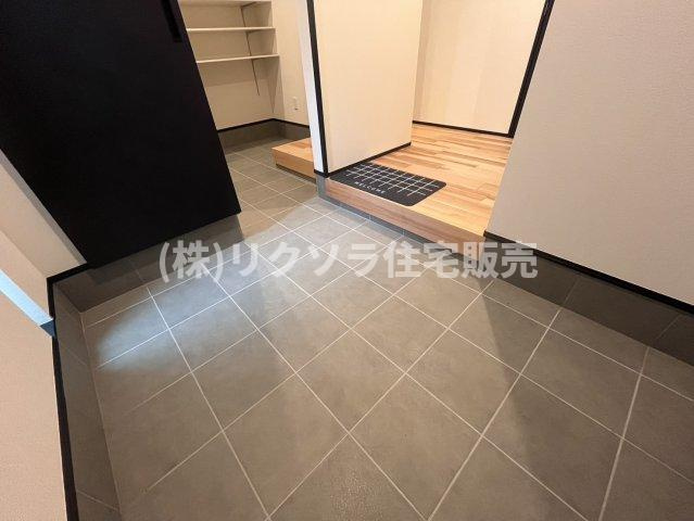 東倉治4丁目　新築一戸建ての内装|玄関内部
■物件内覧・資金計画相談・住宅ローン相談、リフォーム相談、お問合せ受付中■
※当日・翌日のご内覧、ご相談はお電話でのお問合せがスムーズです！