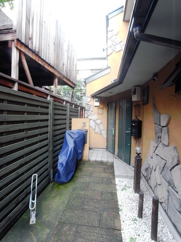 ローリ・ポーリ十条のエントランス