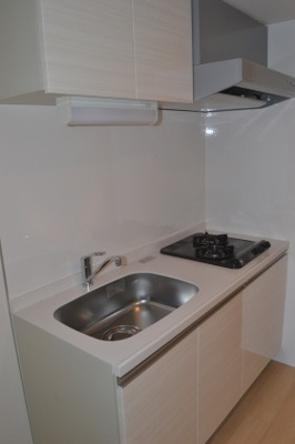 【キッチン】 | レオンコンフォート難波サウスゲート | コンパクトなキッチンで掃除もラクラク