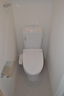 【トイレ】 | レオンコンフォート難波サウスゲート | 落ち着いた色調のトイレです