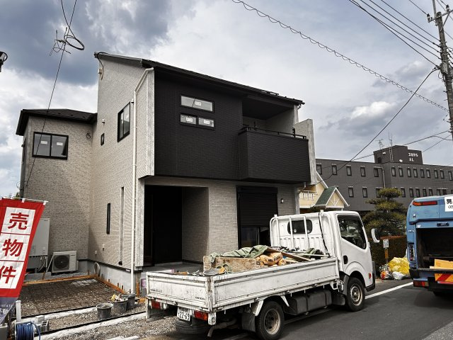 宇都宮市雀の宮 6丁目 全2棟の前面道路含む現地写真|〇只今分譲中〇
未完成物件ですが、お近くの同社施工完成物件をご内覧いただくことも可能です☆
お気軽にお問い合わせください♪
※2026年5月撮影