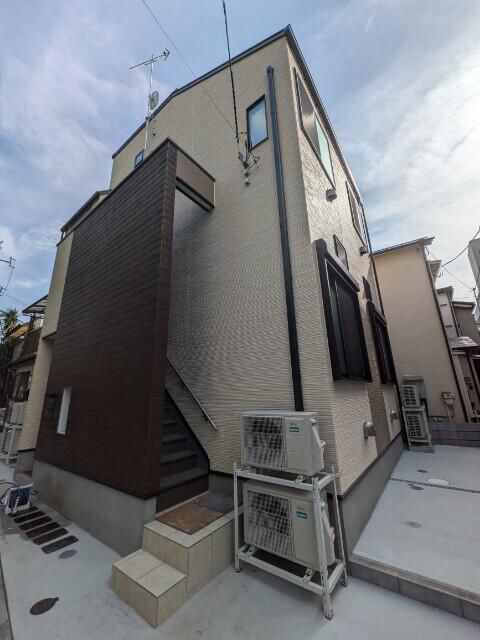 リベラルバードの外観